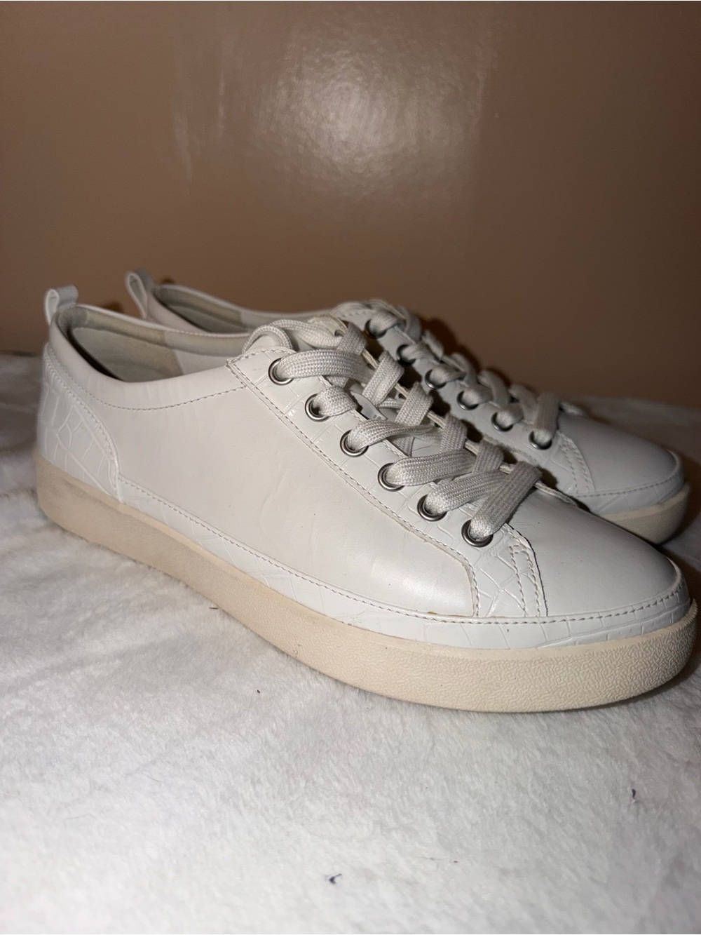 Vionic white sneakers